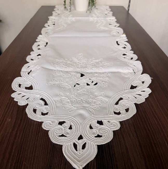Premium Table Runner 8 Seater